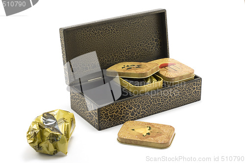 Image of Wooden box with tea 2