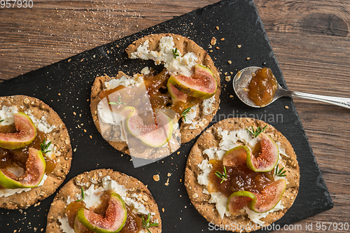 Image of Multigrain crispread appetizer