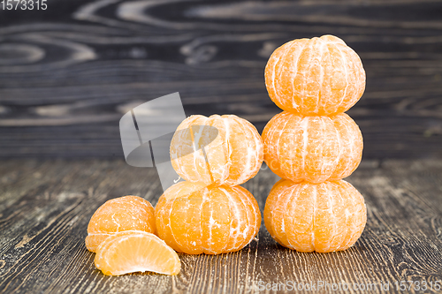 Image of peeled whole and divided tangerines