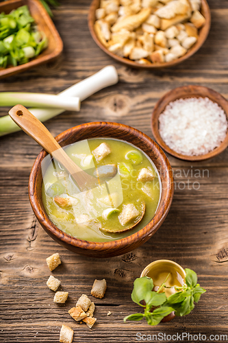 Image of A bowl of leek and potato soup