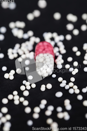 Image of a broken medicine capsule