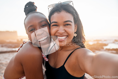 Image of Women, portrait and selfie of friends at beach outdoors bonding, laughing and enjoying holiday sunset. Travel face, freedom and girls taking pictures for social media, profile picture or happy memory