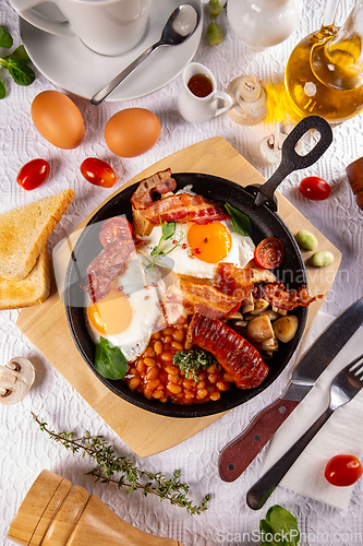 Image of English Breakfast in cooking pan