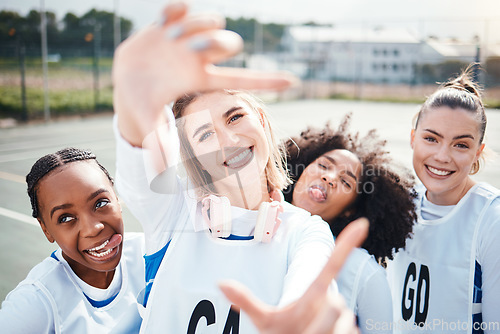 Image of Selfie, frame and a woman sports team having fun on a court outdoor together for fitness or training. Portrait, netball and funny with a group of athlete friends posing for a photograph outside