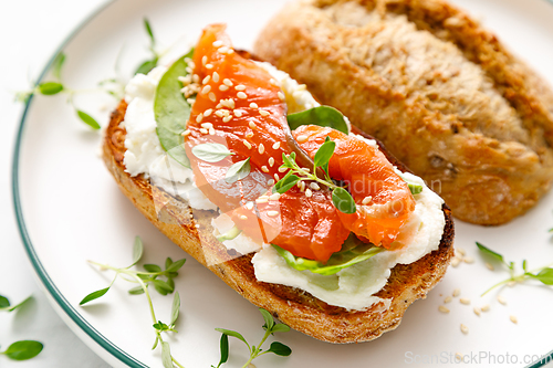 Image of Salmon salted sandwich with spinach and cream cheese