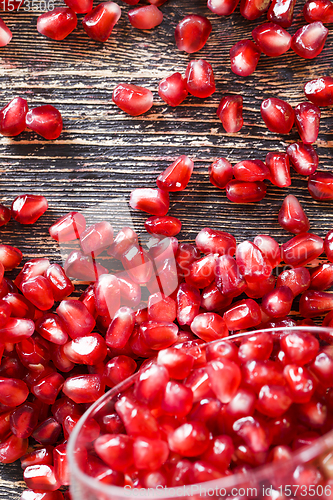 Image of grains of ordinary red pomegranate