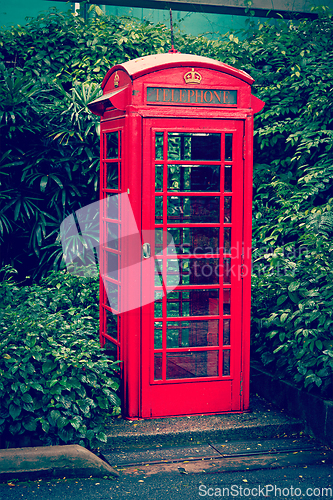 Image of Red English telephone booth
