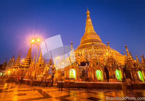 Image of Shwedagon pagoda in the evening