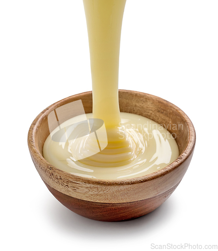 Image of condensed milk pouring into bowl