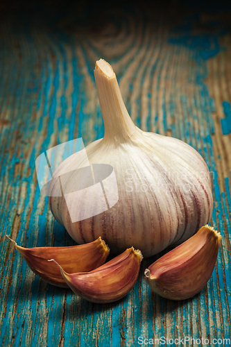 Image of Garlic and cloves close up