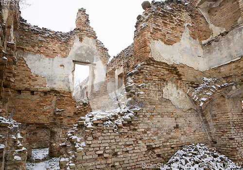 Image of castle ruins in Europe