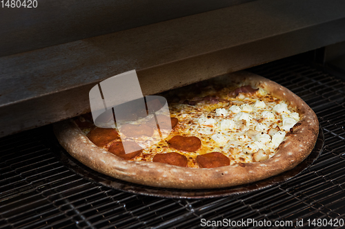 Image of Preparing pizza in oven