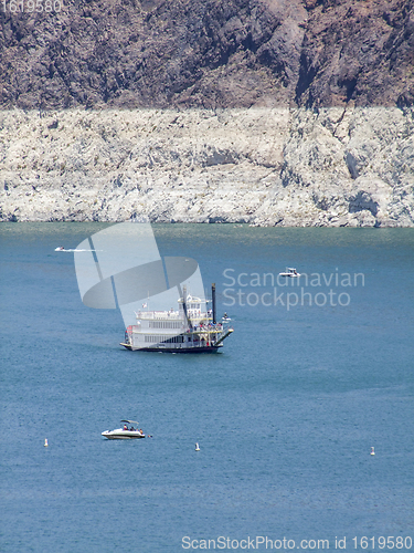 Image of ship at Lake Mead