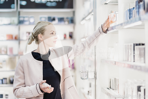 Image of Beautiful woman shopping in beauty store.