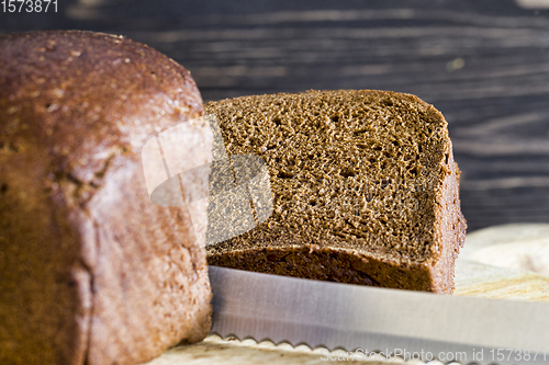 Image of loaf of bread, sliced