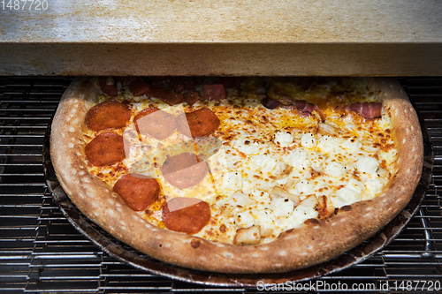 Image of Preparing pizza in oven