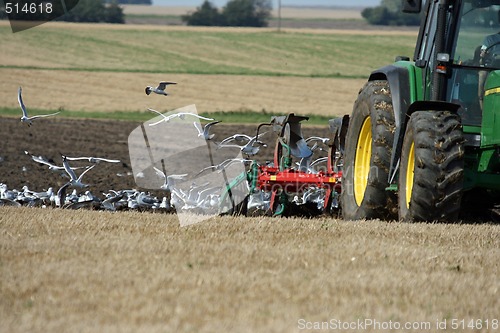 Image of tracktor in work