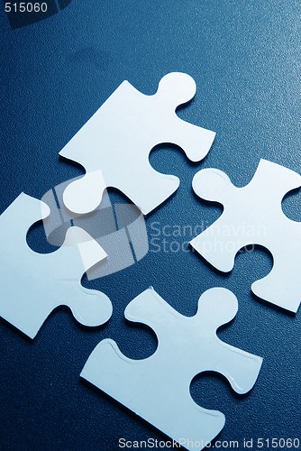 Image of puzzle pieces 