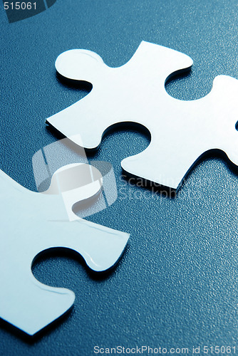 Image of puzzle pieces 