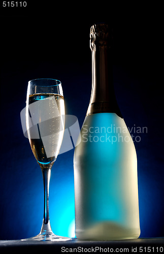 Image of champagne glasses