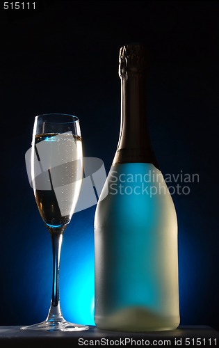 Image of champagne glasses