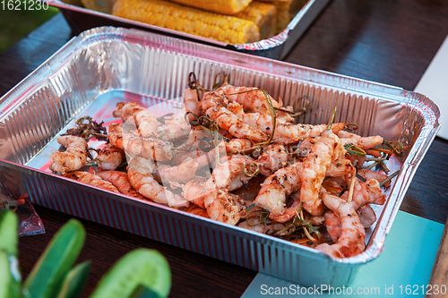 Image of A professional cook prepares shrimps