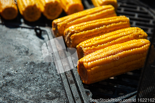 Image of A professional cook prepares corn