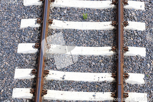 Image of the railway goes on the ground