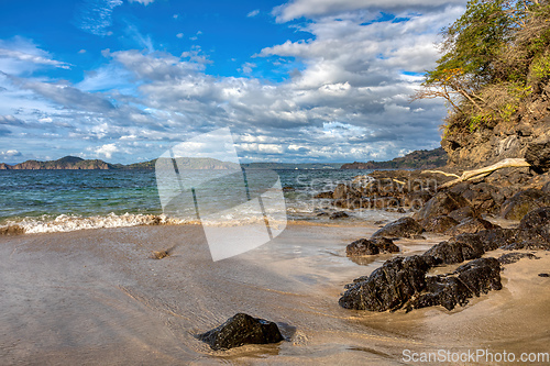 Image of pacific ocean waves on rock in Playa Todo Aventura, El Coco Costa Rica