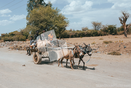 Image of Ethiopian horse-drawn carriage on the street