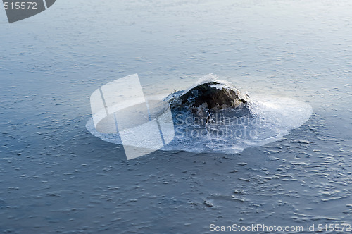 Image of Stone breaking up of the ice