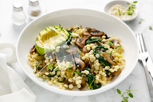 Image of Couscous with avocado, spinach and sauteed champignon mushrooms with onion