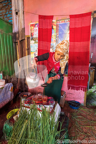 Image of Women preparing traditional bunna coffee, Dembecha, Ethiopia