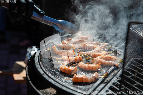 Image of A professional cook prepares shrimps