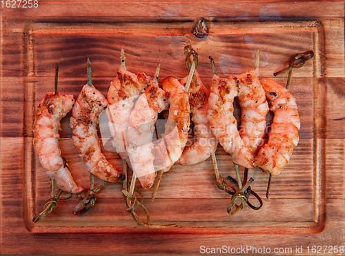 Image of A professional cook prepares shrimps