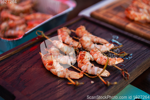 Image of A professional cook prepares shrimps