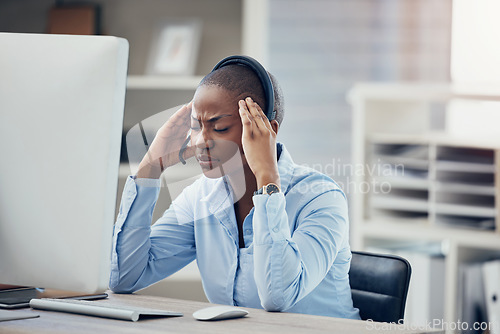 Image of Black woman headache, call center stress and burnout, computer 404 fail glitch and receptionist pain at sales agency office desk. Angry, frustrated and anxiety consultant worker, problem and mistake