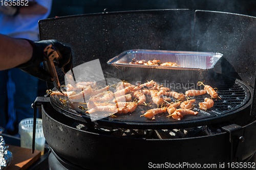 Image of A professional cook prepares shrimps