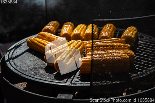 Image of A professional cook prepares corn