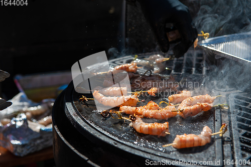 Image of A professional cook prepares shrimps