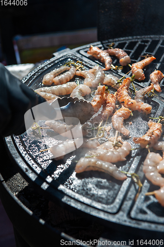 Image of A professional cook prepares shrimps