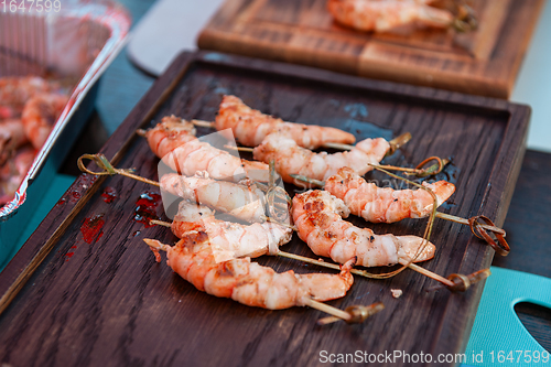 Image of A professional cook prepares shrimps