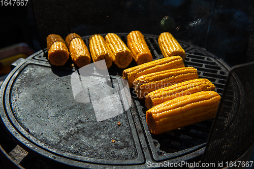 Image of A professional cook prepares corn