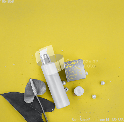 Image of Colors of the year 2021: Ultimate Gray and Illuminating yellow concept