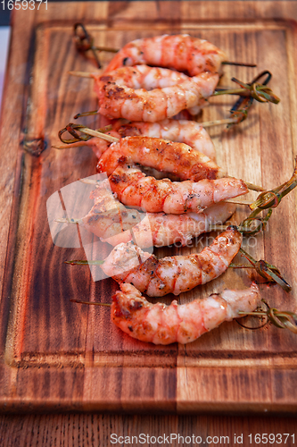 Image of A professional cook prepares shrimps