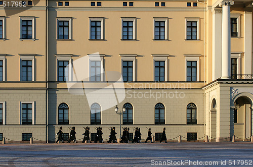 Image of Soldiers by the palace