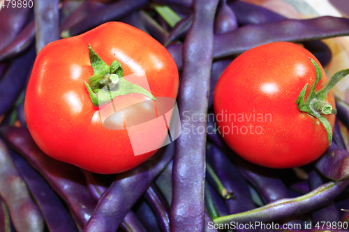 Image of red tomatoes and blue haricots