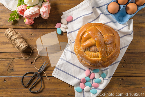 Image of Easter folar with egg