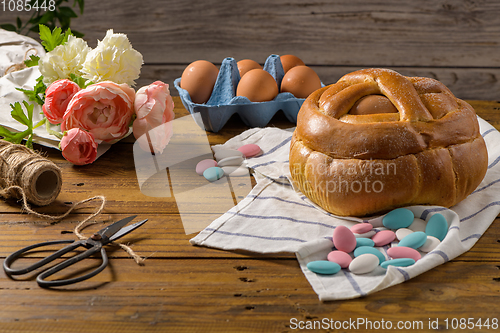 Image of Easter folar with egg