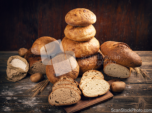 Image of Artisanal sliced and whole bread